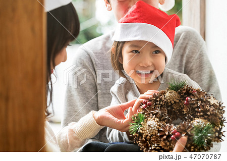 家族　クリスマス 47070787