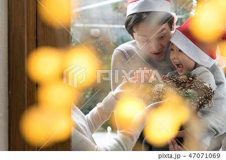 家族 クリスマス イルミネーション 家族 クリスマス イルミネーション 47071069