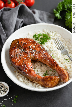 Grilled salmon steak with rice and sesame seeds Grilled salmon steak with rice and sesame seeds 47073111