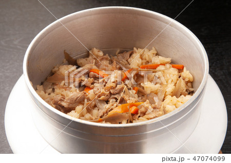 牛肉とごぼうの炊き込みご飯 47074099