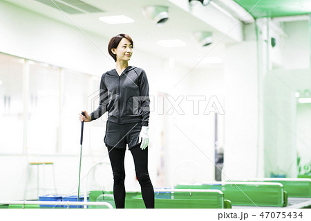 ゴルフ　ゴルフスクール　フィットネス　スポーツジム　女性 47075434