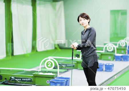 ゴルフ　ゴルフスクール　フィットネス　スポーツジム　女性 47075450