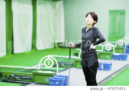 ゴルフ　ゴルフスクール　フィットネス　スポーツジム　女性 47075451