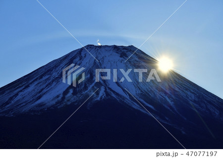 富士山の肩からの朝日 47077197