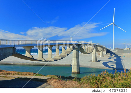 【静岡県】潮騒橋と風力発電所 47078035