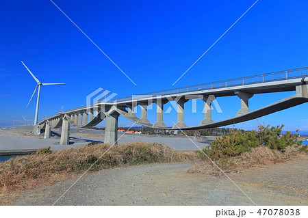 【静岡県】潮騒橋と風力発電所 47078038