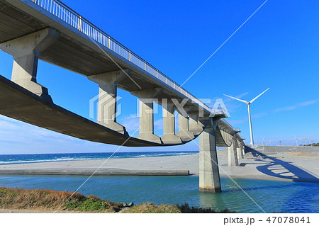 【静岡県】潮騒橋と風力発電所 【静岡県】潮騒橋と風力発電所 47078041