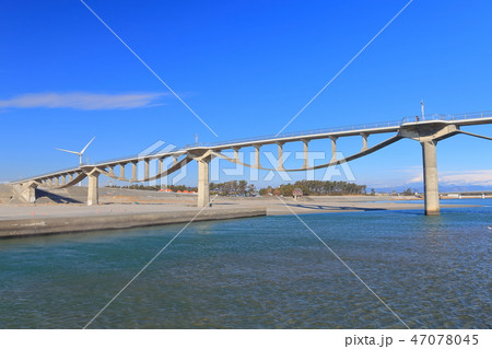 【静岡県】潮騒橋と風力発電所 47078045