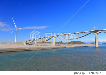 【静岡県】潮騒橋と風力発電所 47078046