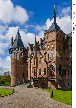 De Haar castle near Utrecht - Netherlands De Haar castle near Utrecht - Netherlands 47079691