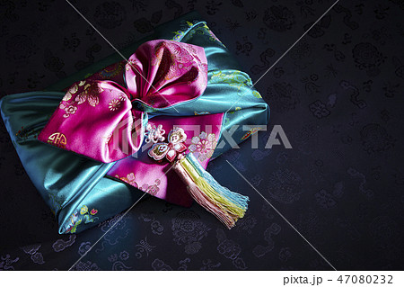 韓国の伝統的な風呂敷包み　ポジャギ　正月イメージ 47080232