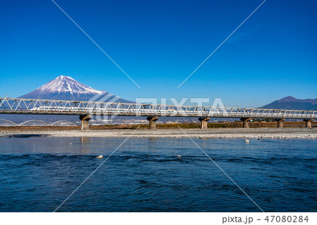 《静岡県》新幹線と富士山 47080284