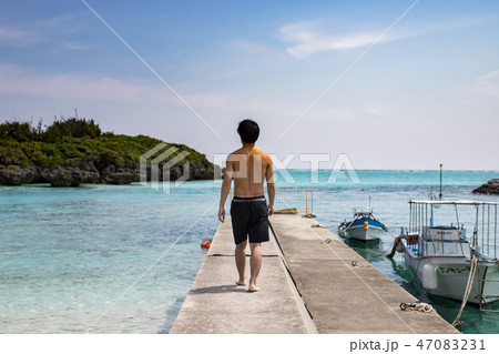 海に向かう 海に向かう 47083231