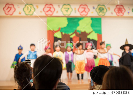 保育園の発表会 47083888