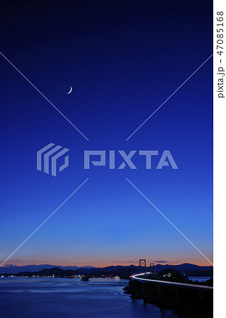 夕照鳴門海峡　大鳴門橋遠望 47085168