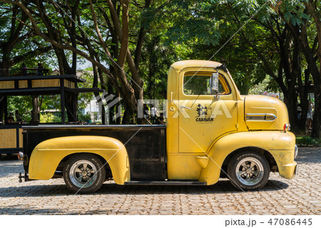 1951 Yellow colored Ford COE pickup truck 1951 Yellow colored Ford COE pickup truck 47086445