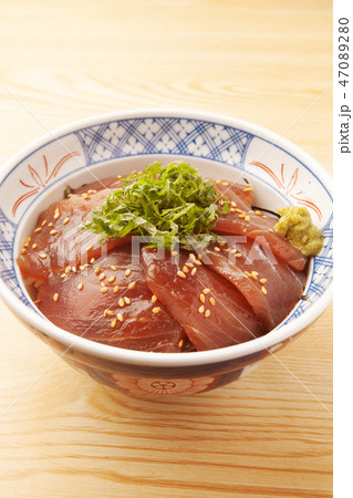 マグロの漬け丼 47089280