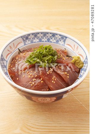 マグロの漬け丼 47089281