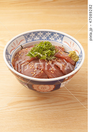 マグロの漬け丼 47089282