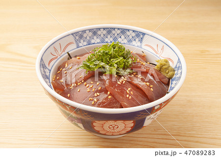 マグロの漬け丼 47089283