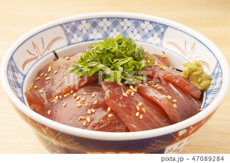 マグロの漬け丼 47089284