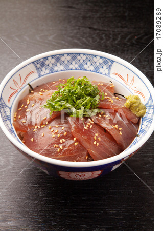 マグロの漬け丼 47089289
