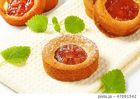 Mini apple tarts Mini apple tarts 47091542