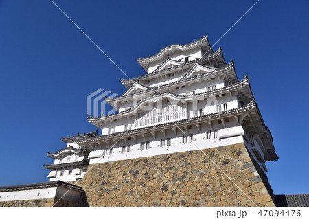 青空と姫路城天守閣 47094476