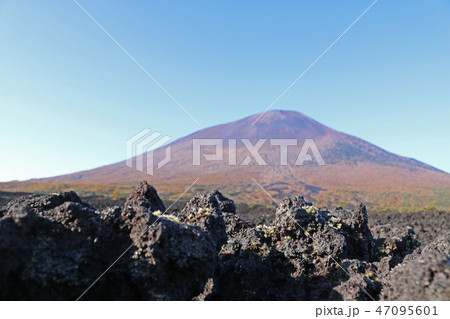 焼走り熔岩流と岩手山 47095601