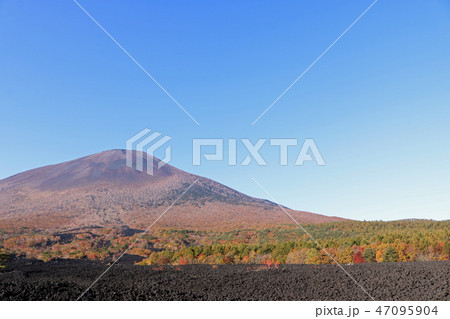 焼走り熔岩流と岩手山 47095904
