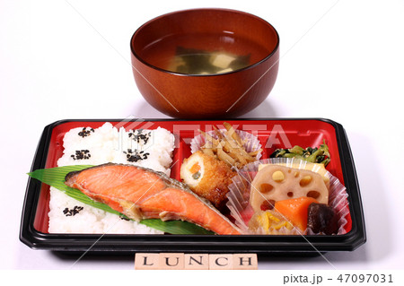 幕の内弁当と味噌汁 47097031