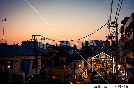 夕暮れの夕焼けだんだん 谷中銀座 夕暮れの夕焼けだんだん 谷中銀座 47097162