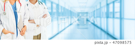 Doctor working in hospital with other doctors. 47098575
