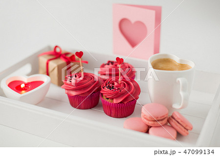 close up of red sweets for valentines day 47099134