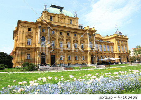 クロアチア　ザグレブの風景　クロアチア国立劇場 47100408