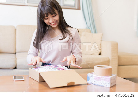 若い女性 若い女性 47101628