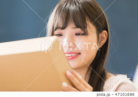 若い女性 47101686