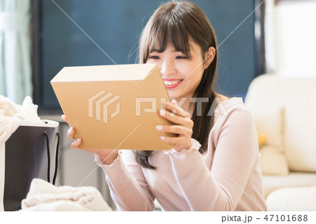 若い女性 47101688