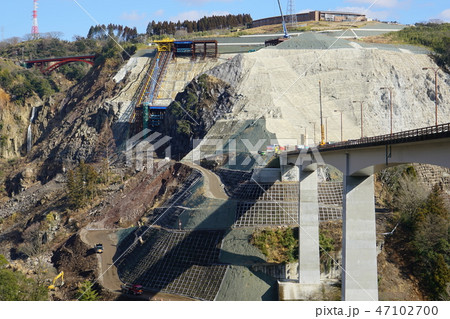 2016年4月の熊本地震以後 復旧工事が進む熊本県阿蘇郡南阿蘇村の長陽大橋付近(2019年1月現在) 2016年4月の熊本地震以後 復旧工事が進む熊本県阿蘇郡南阿蘇村の長陽大橋付近(2019年1月現在) 47102700