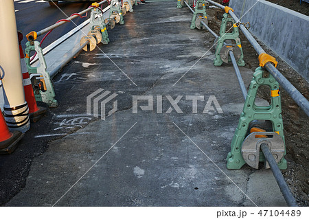 工事中のアスファルト歩道 47104489