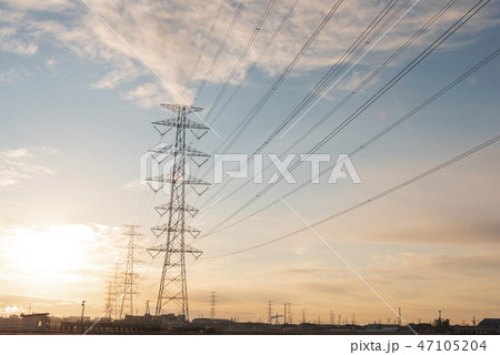 電力　鉄塔　ライフライン　早朝　朝 47105204