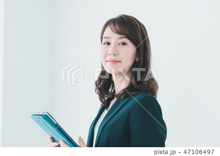 young woman 47106497