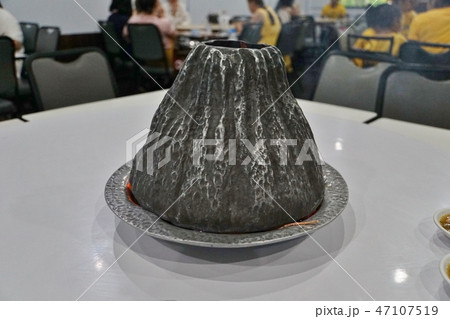 タイ王国ナコーンパトム県のグルメ、海老の火山蒸し焼き「クンオッププーカオファイ」 タイ王国ナコーンパトム県のグルメ、海老の火山蒸し焼き「クンオッププーカオファイ」 47107519