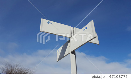 Blank white guide post - Isolated on blue sky Blank white guide post - Isolated on blue sky 47108775