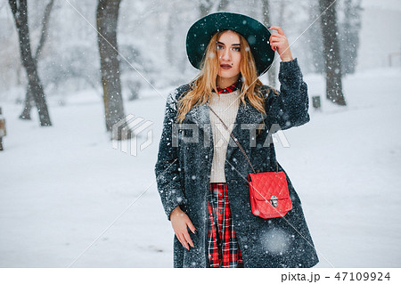 girl in winter girl in winter 47109924