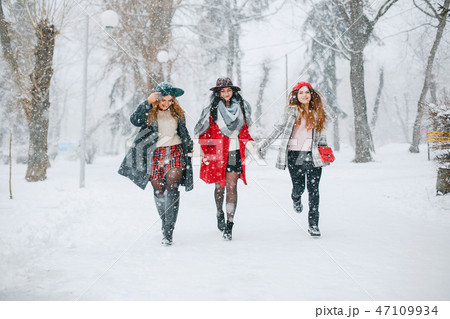 girls in winter girls in winter 47109934