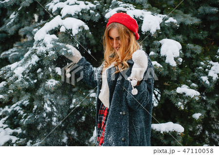 girl in winter 47110058