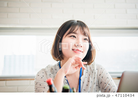 アジア人 仕事 20代 47110434