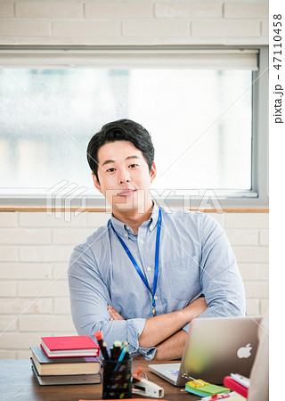 会社員 アジア人 仕事 47110458