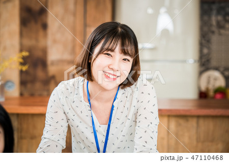 アジア人 仕事 20代 47110468